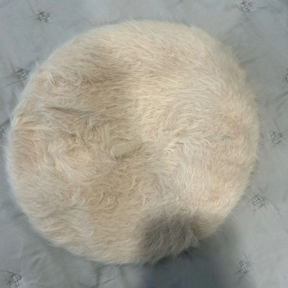 ShariRose Cream Angora Fir Beret Soft Fuzzy Winter Hat new without tags